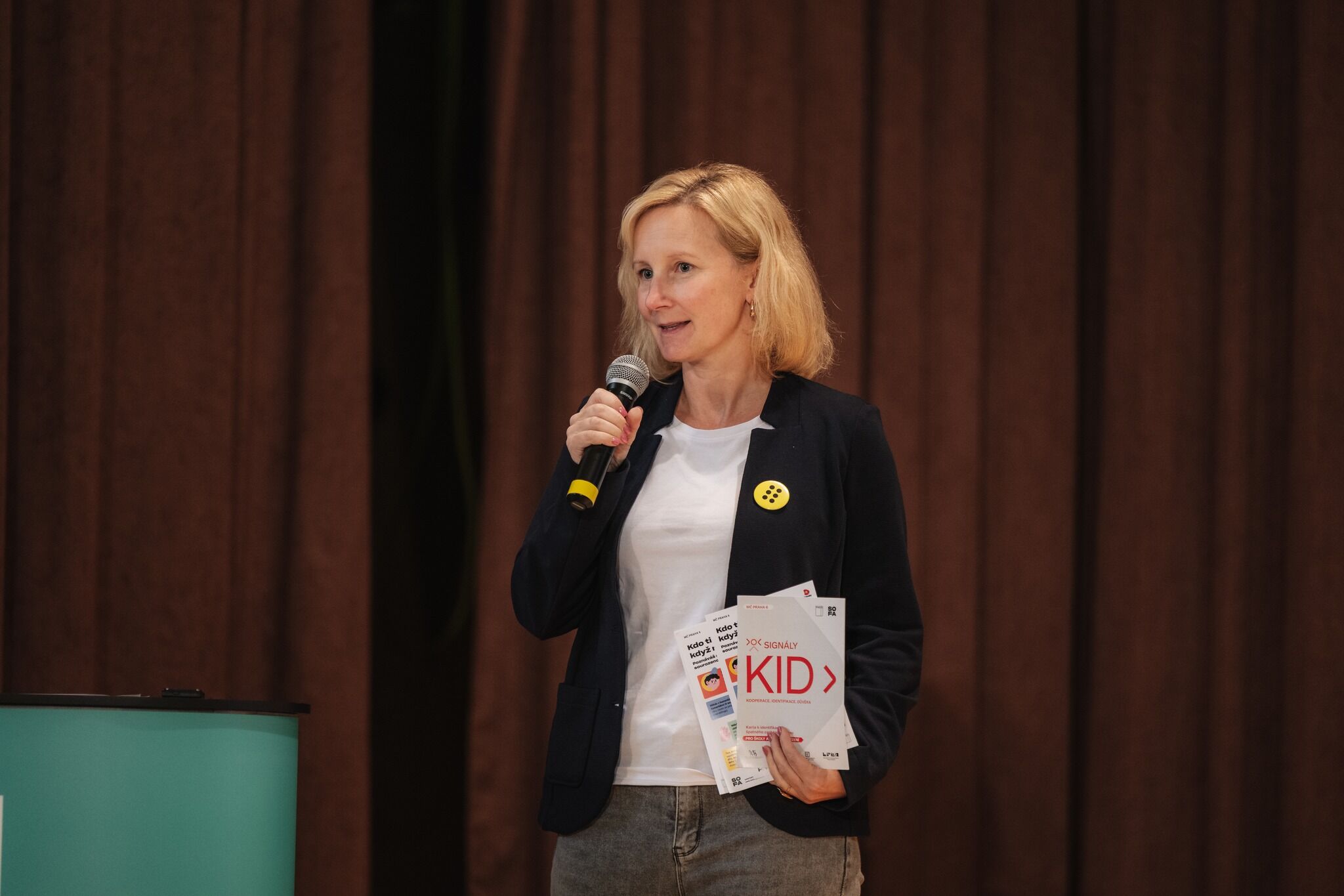 Mariana Čapková na veletrhu služeb pro podporu ohrožených rodin v Praze 6