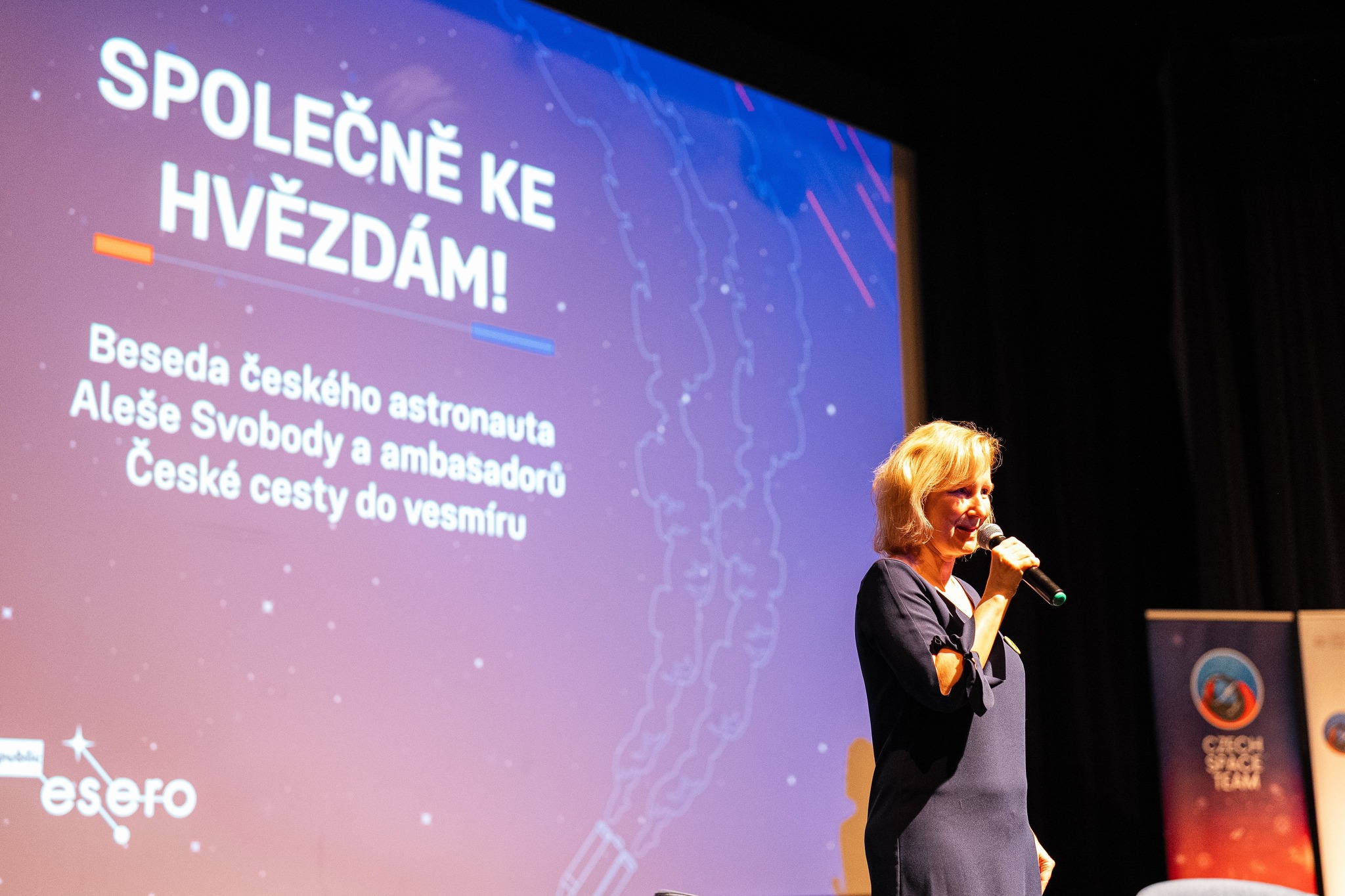 Beseda o vesmíru v Kině Dlabačov Praha 6 – studenti a Aleš Svoboda
