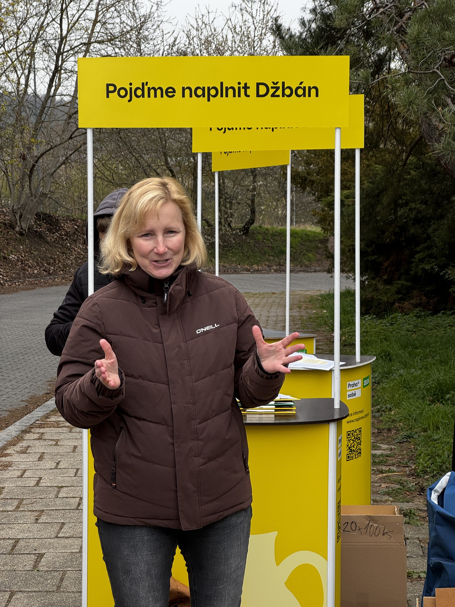 Zástupci Praha 6 sobě a Zelených při zahájení petice Pojďme naplnit Džbán