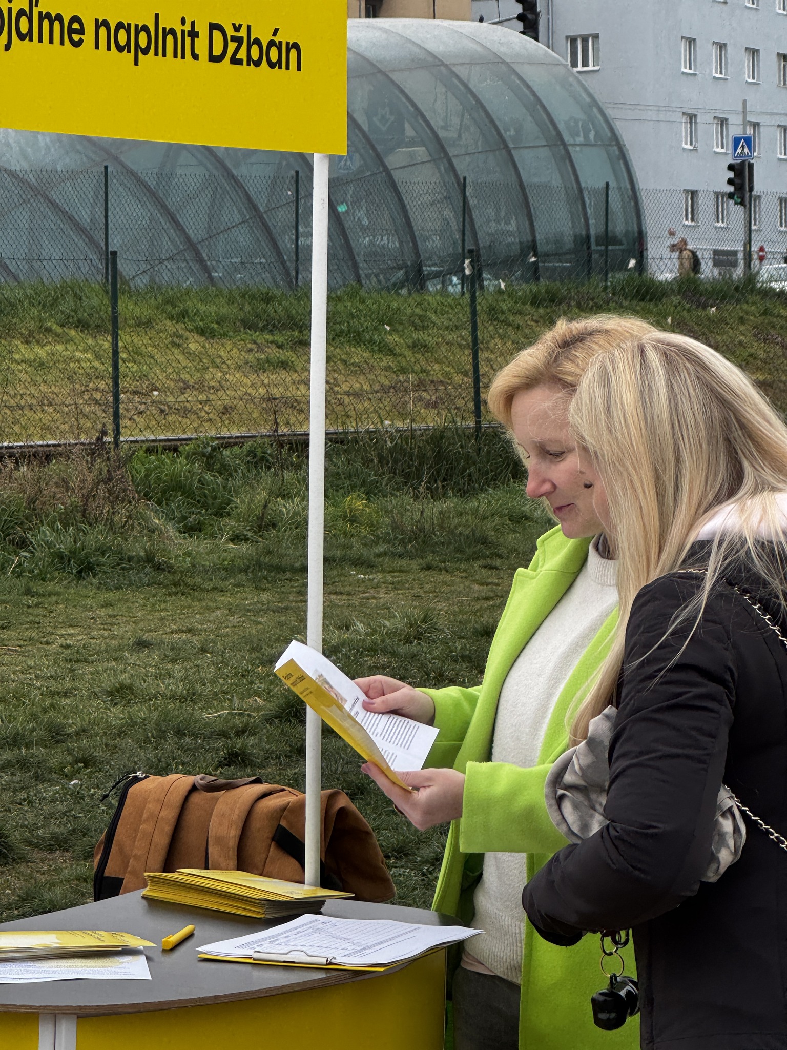 Sběr podpisů pro petici Džbán Praha 6 na Hradčanské