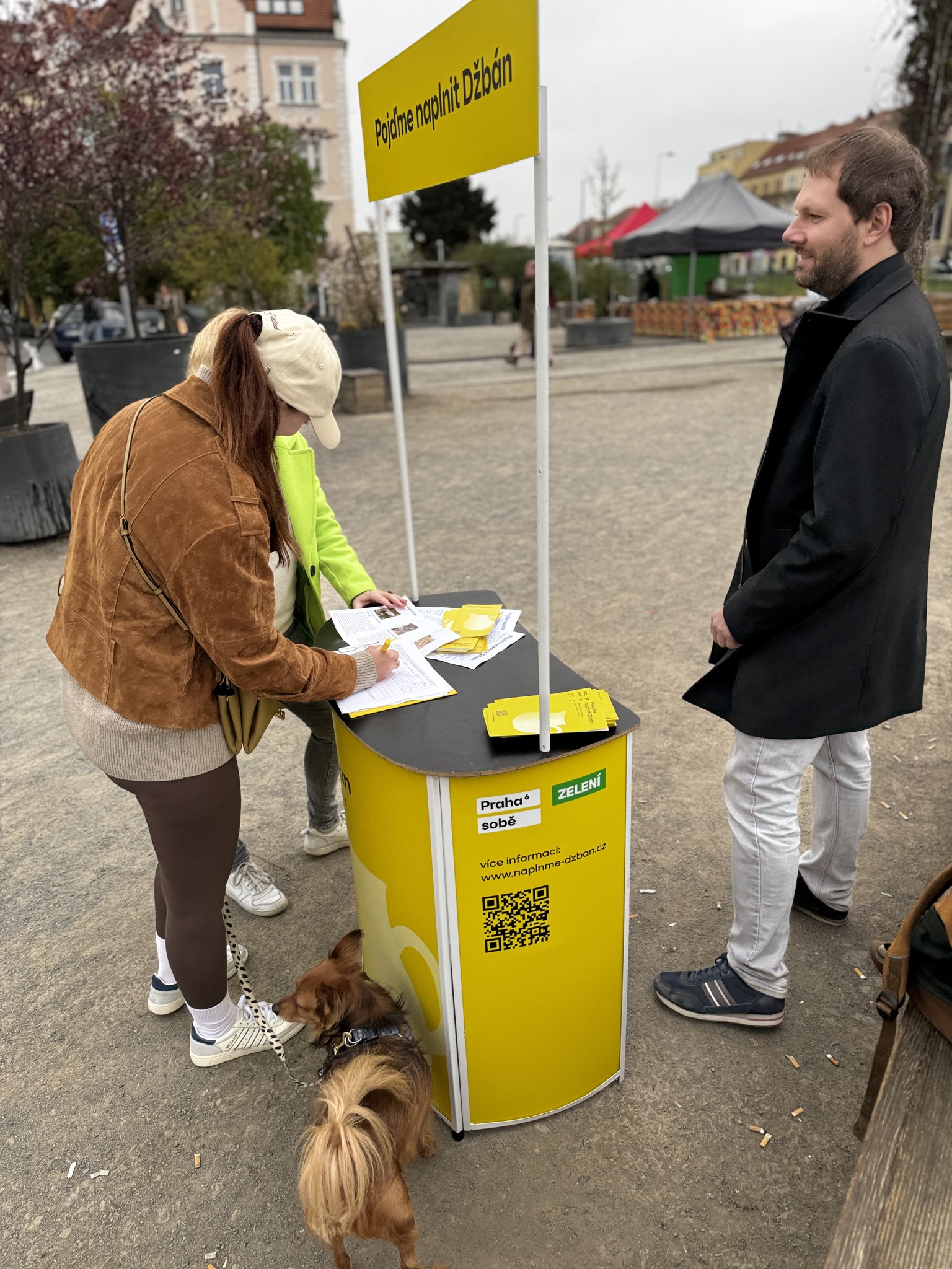 Sběr podpisů pro petici Džbán Praha 6 na Hradčanské