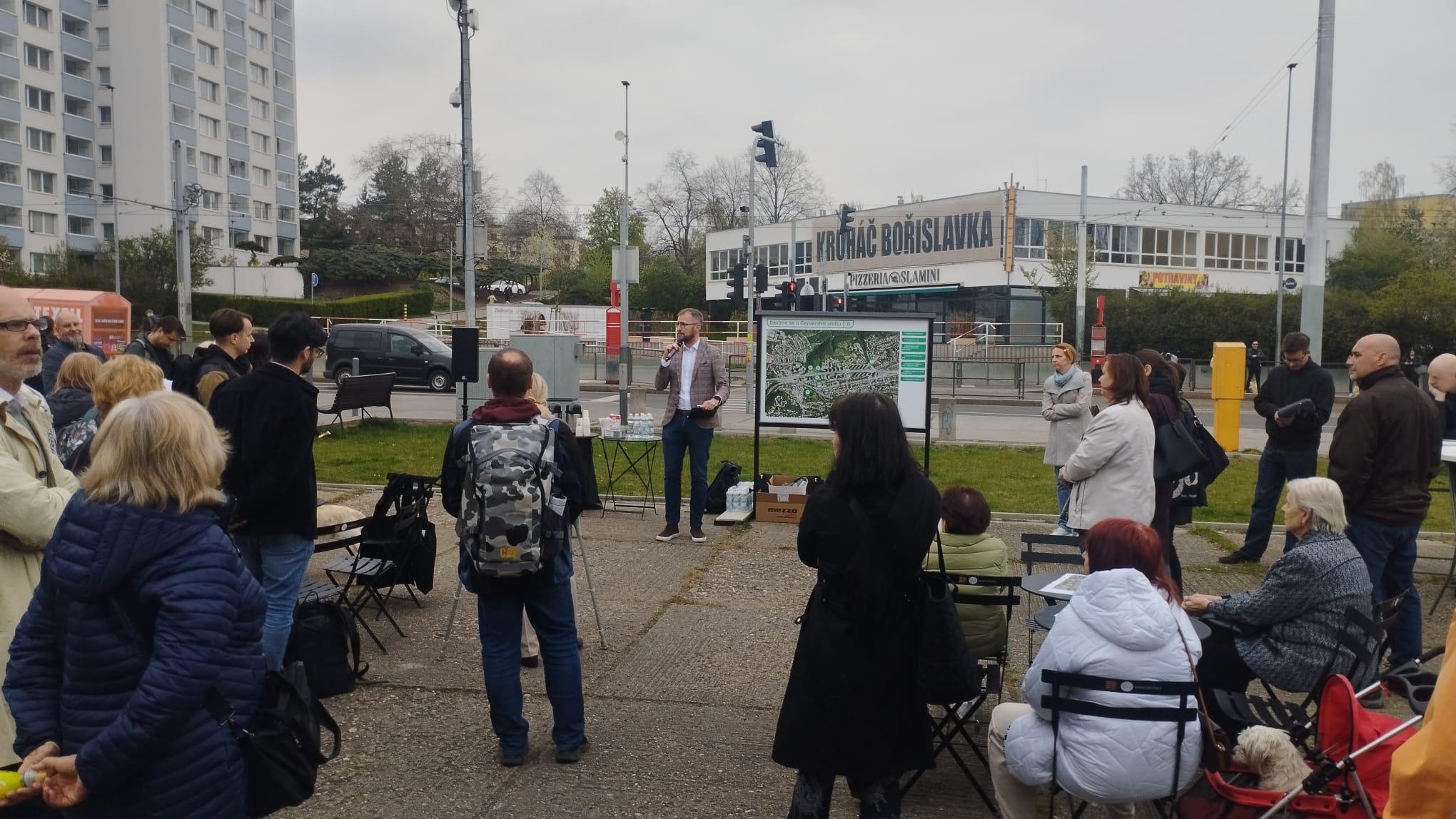 Setkání Bavíme se o Červeném vrchu Praha 6 diskuze s obyvateli