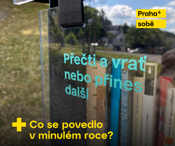Lidé si vyměňují knihy v komunitní knihobudce Praha 6