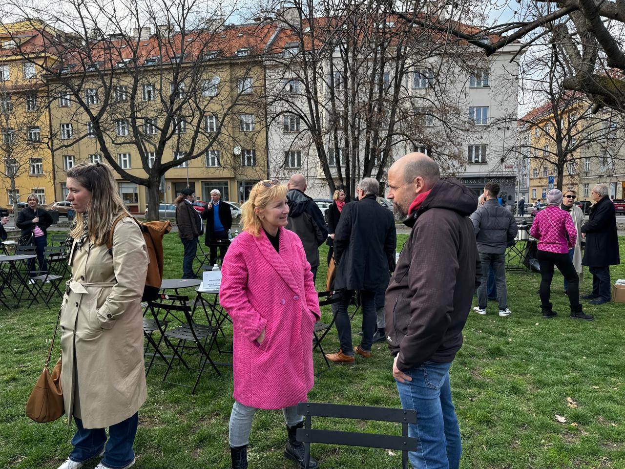 Sousedské setkání Bavíme se o Bubenči Praha 6 v parku Lotyšská