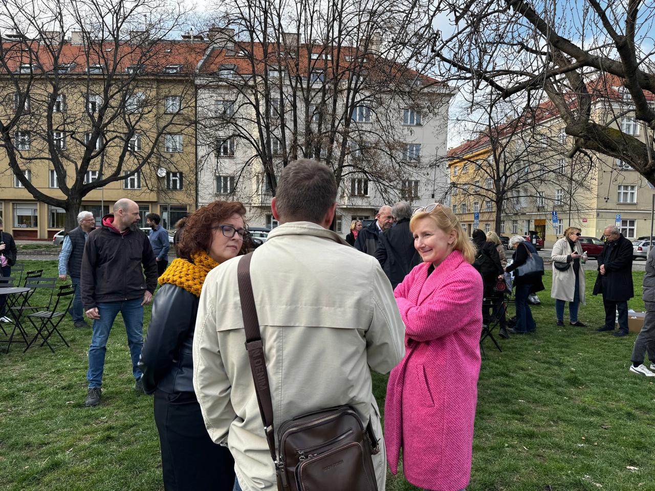 Sousedské setkání Bavíme se o Bubenči Praha 6 v parku Lotyšská