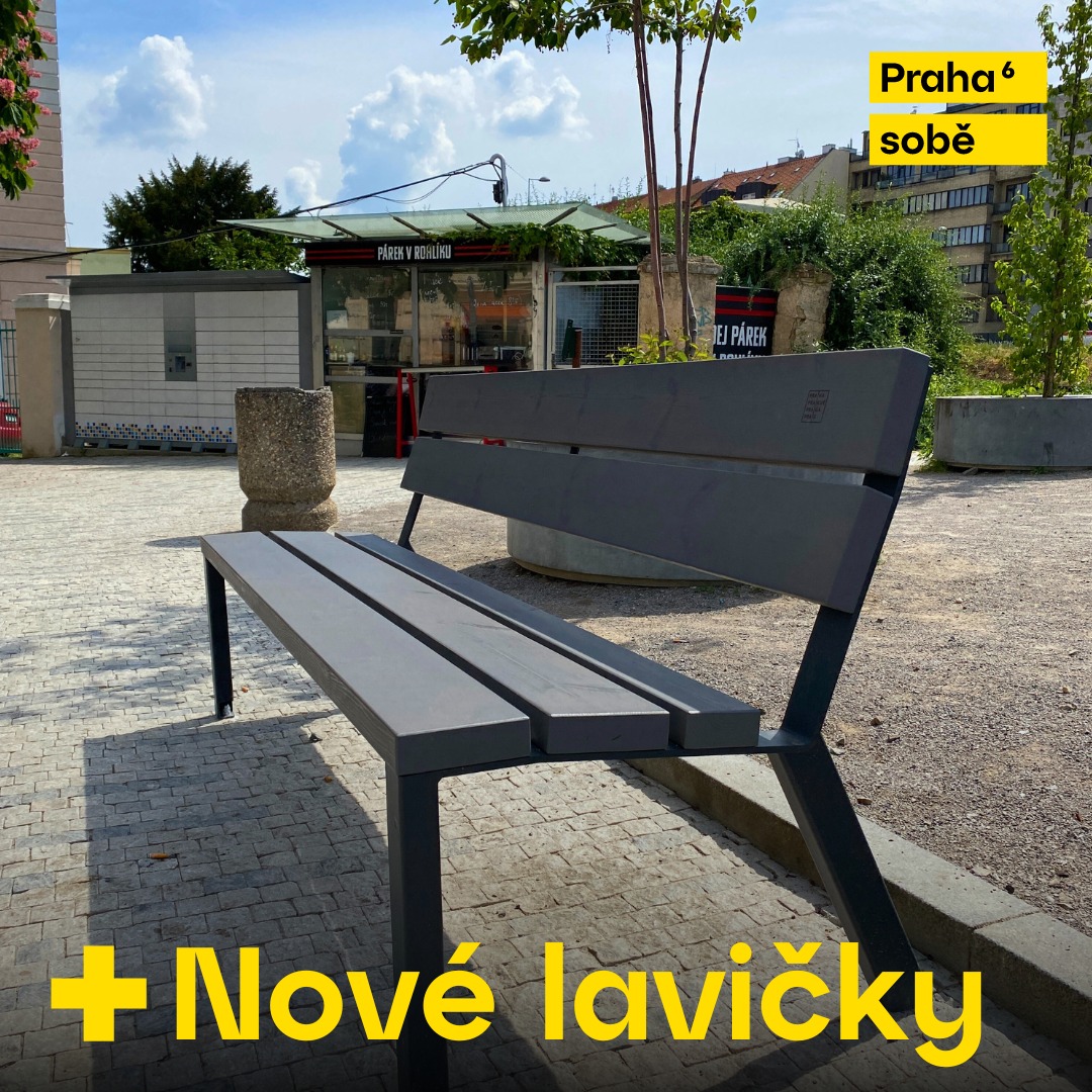 Nové městské lavičky před radnicí Prahy 6