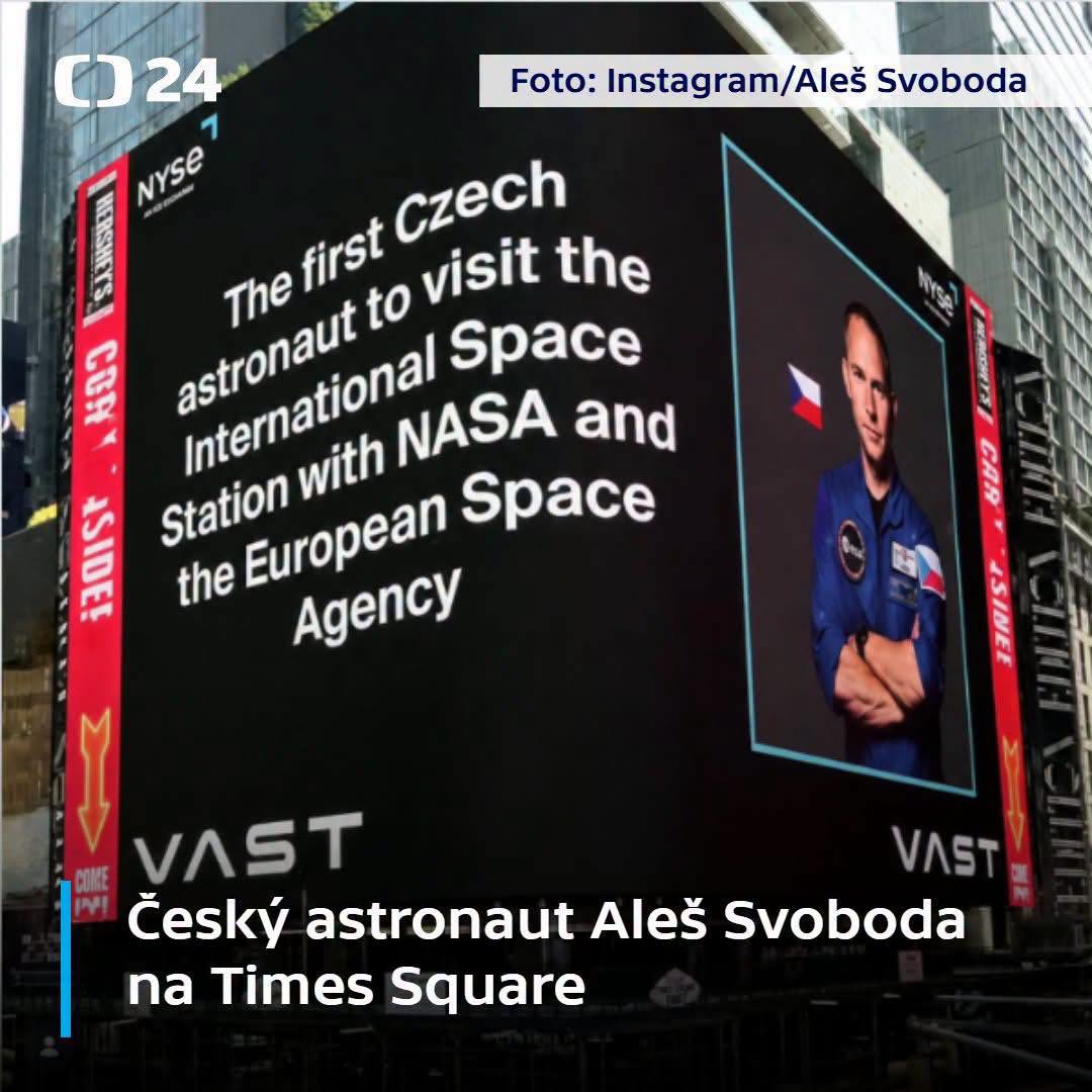 Český astronaut Aleš Svoboda na obrazovce na Times Square v New Yorku