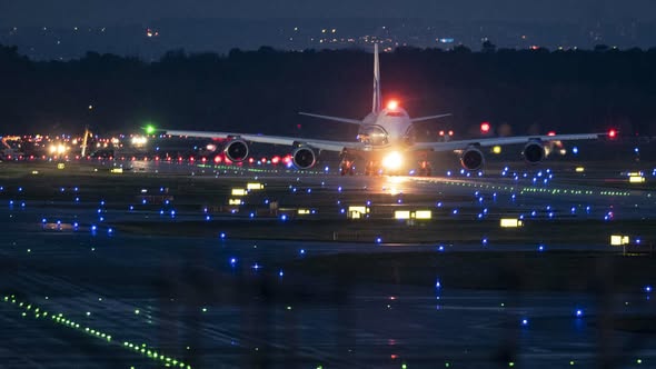 Letadlo přilétající na Letiště Václava Havla Praha
